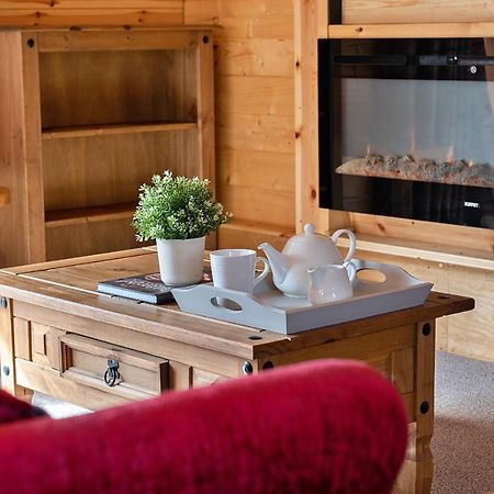 Finest Retreats - Garden Lodge เครเวนอาร์มส ภายนอก รูปภาพ