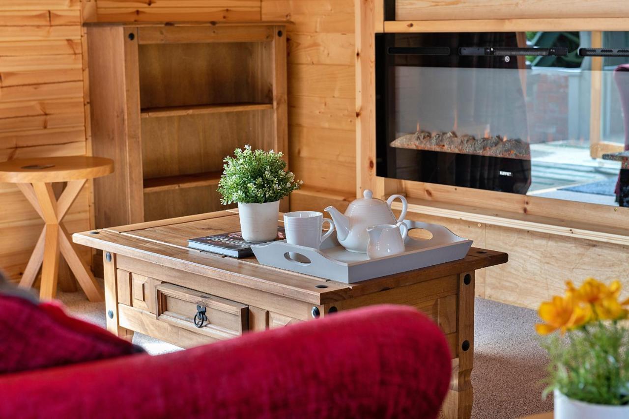 Finest Retreats - Garden Lodge เครเวนอาร์มส ภายนอก รูปภาพ