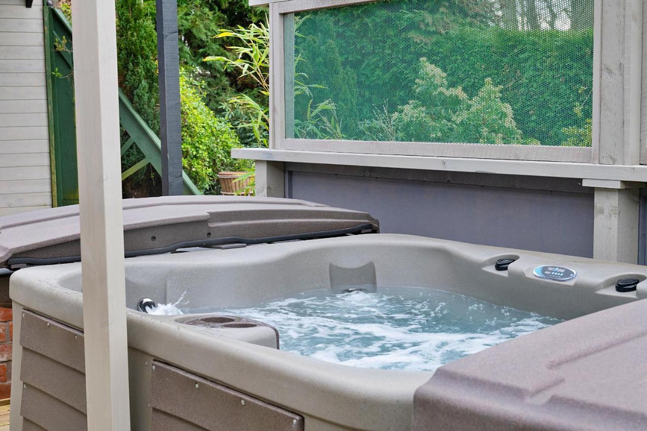 Finest Retreats - Garden Lodge เครเวนอาร์มส ภายนอก รูปภาพ