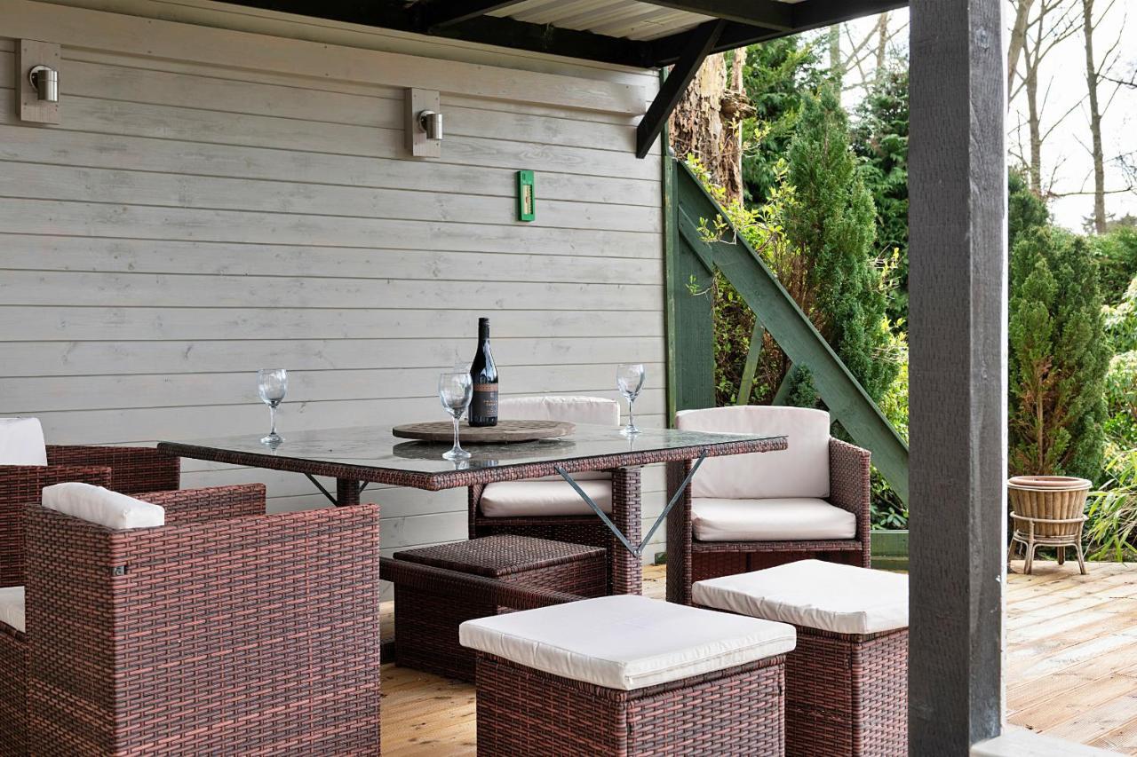 Finest Retreats - Garden Lodge เครเวนอาร์มส ภายนอก รูปภาพ