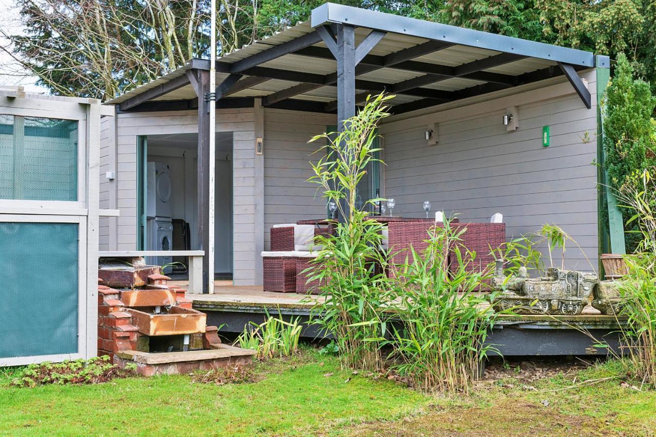 Finest Retreats - Garden Lodge เครเวนอาร์มส ภายนอก รูปภาพ