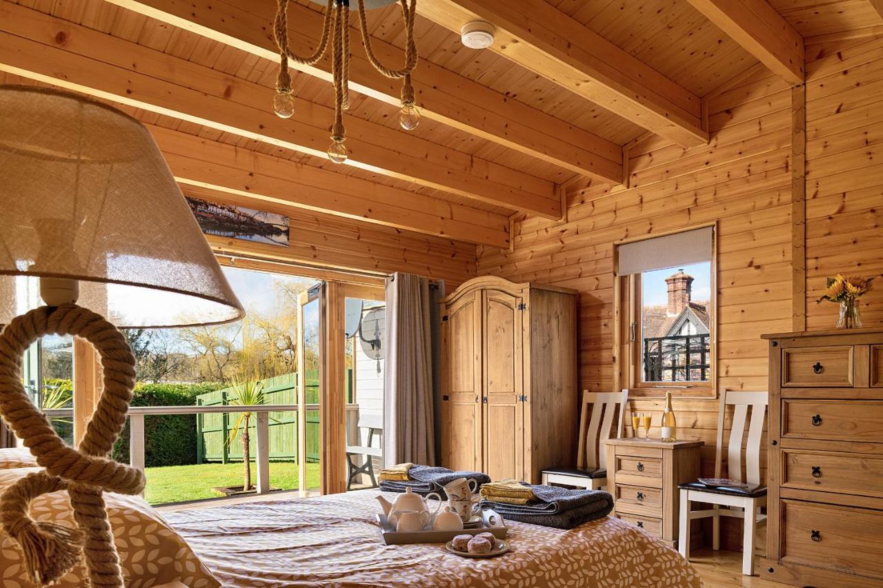 Finest Retreats - Garden Lodge เครเวนอาร์มส ภายนอก รูปภาพ