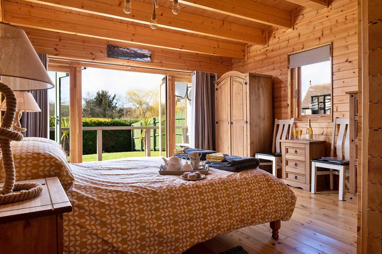 Finest Retreats - Garden Lodge เครเวนอาร์มส ภายนอก รูปภาพ