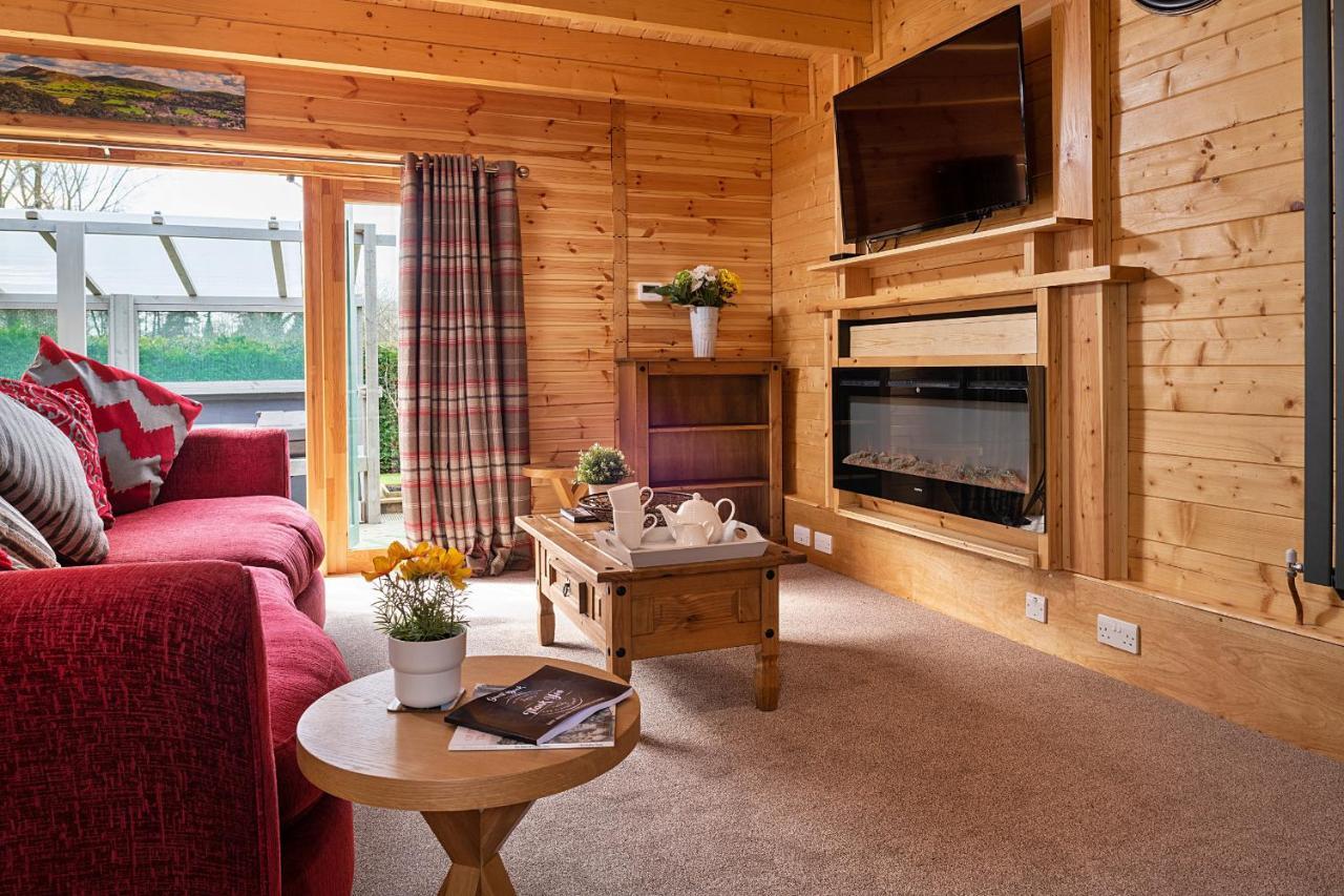Finest Retreats - Garden Lodge เครเวนอาร์มส ภายนอก รูปภาพ