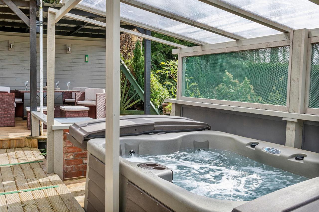 Finest Retreats - Garden Lodge เครเวนอาร์มส ภายนอก รูปภาพ